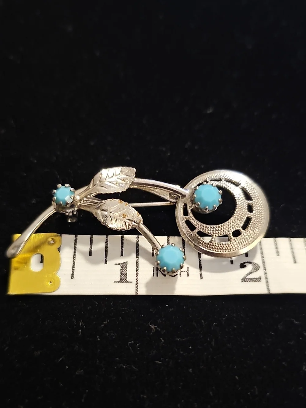 Vintage-Inspired Turquoise Floral Brooch - Unbranded Silver Tone Prong Set Stone